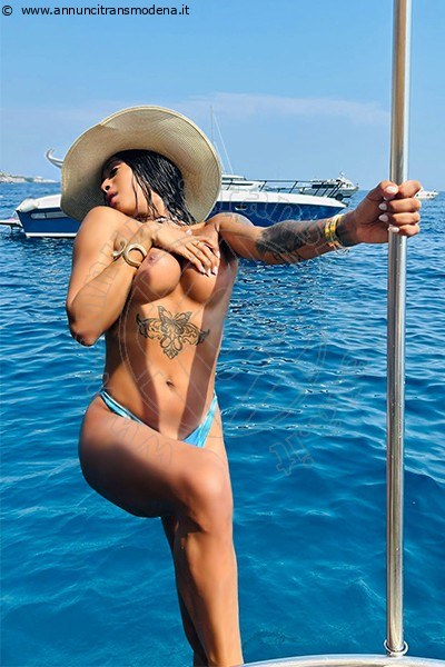 Foto Arianna Ferrari Pornostar  Annunci Sexy Transescort Napoli